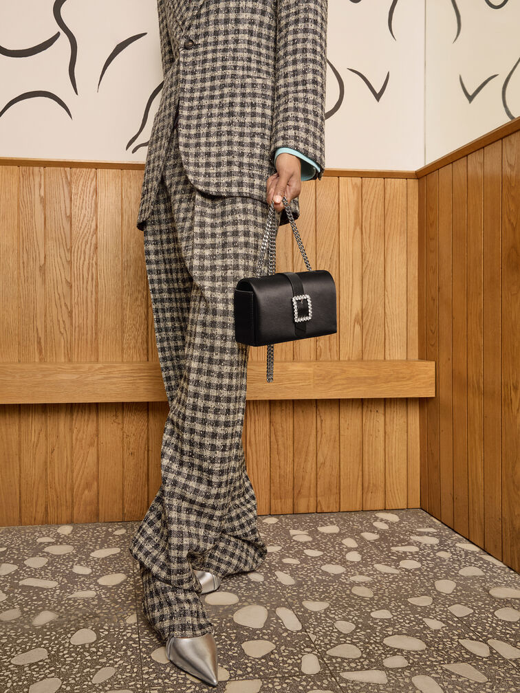 حقيبة ساتان بحزام ومقبض سلسلة وإبزيم كريستالي, أسود كلاسيكي, hi-res