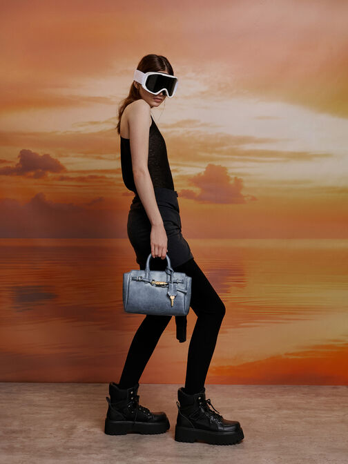 حقيبة تسوق صغيرة بحزام من دلفينا, أزرق داكن معتّق, hi-res