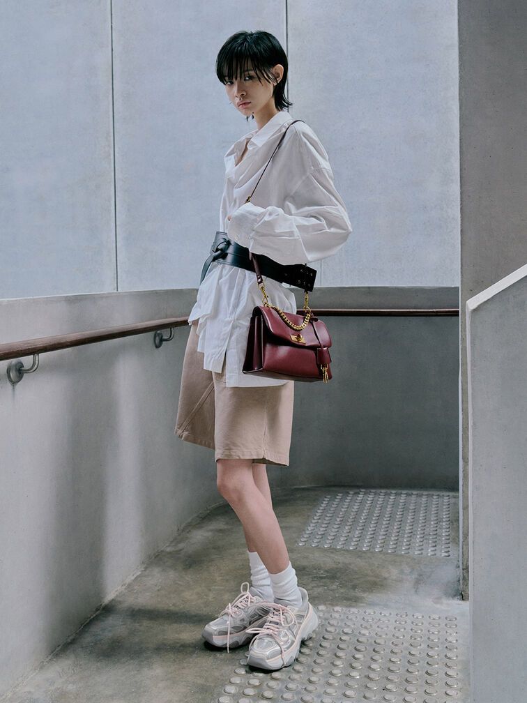 حقيبة كروس بودي كيري بسلسلة يد معدنية, برقوق التوت, hi-res