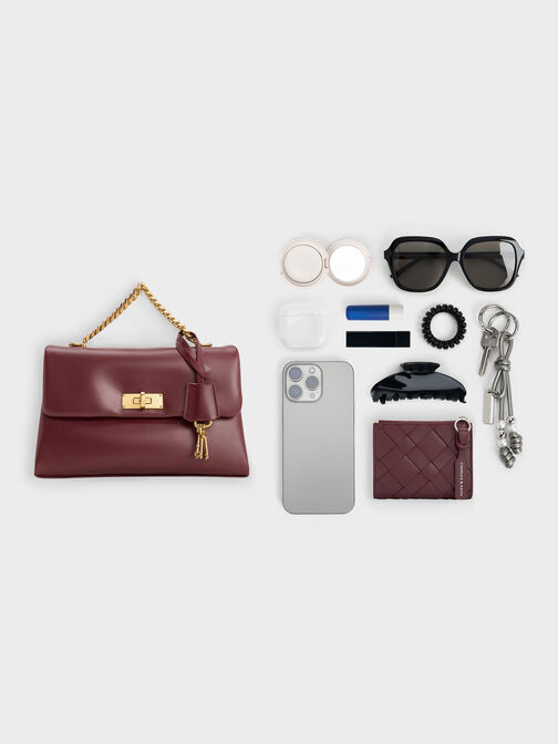 حقيبة كروس بودي كيري بسلسلة يد معدنية, برقوق التوت, hi-res