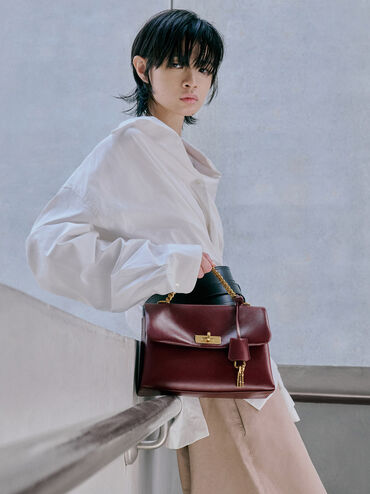 حقيبة كروس بودي كيري بسلسلة يد معدنية, برقوق التوت, hi-res