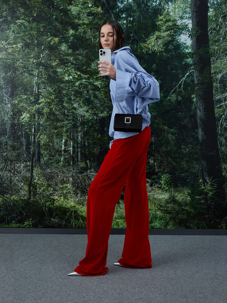 حقيبة ساتان بحزام ومقبض سلسلة وإبزيم كريستالي, أسود كلاسيكي, hi-res