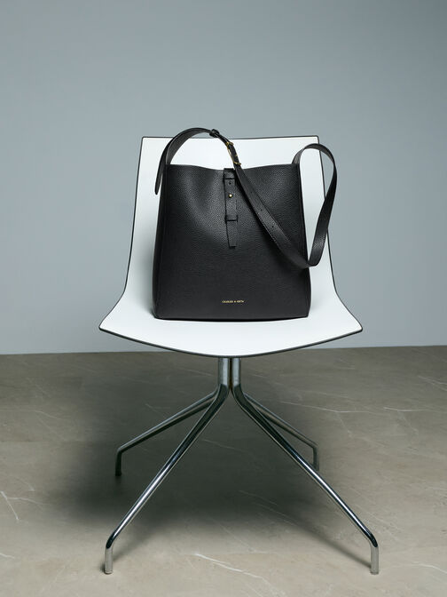 شنطة هوبو بريل بجلد معاد تدويره وحزام, أسود, hi-res