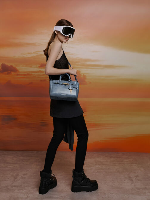 حقيبة تسوق صغيرة بحزام من دلفينا, أزرق داكن معتّق, hi-res