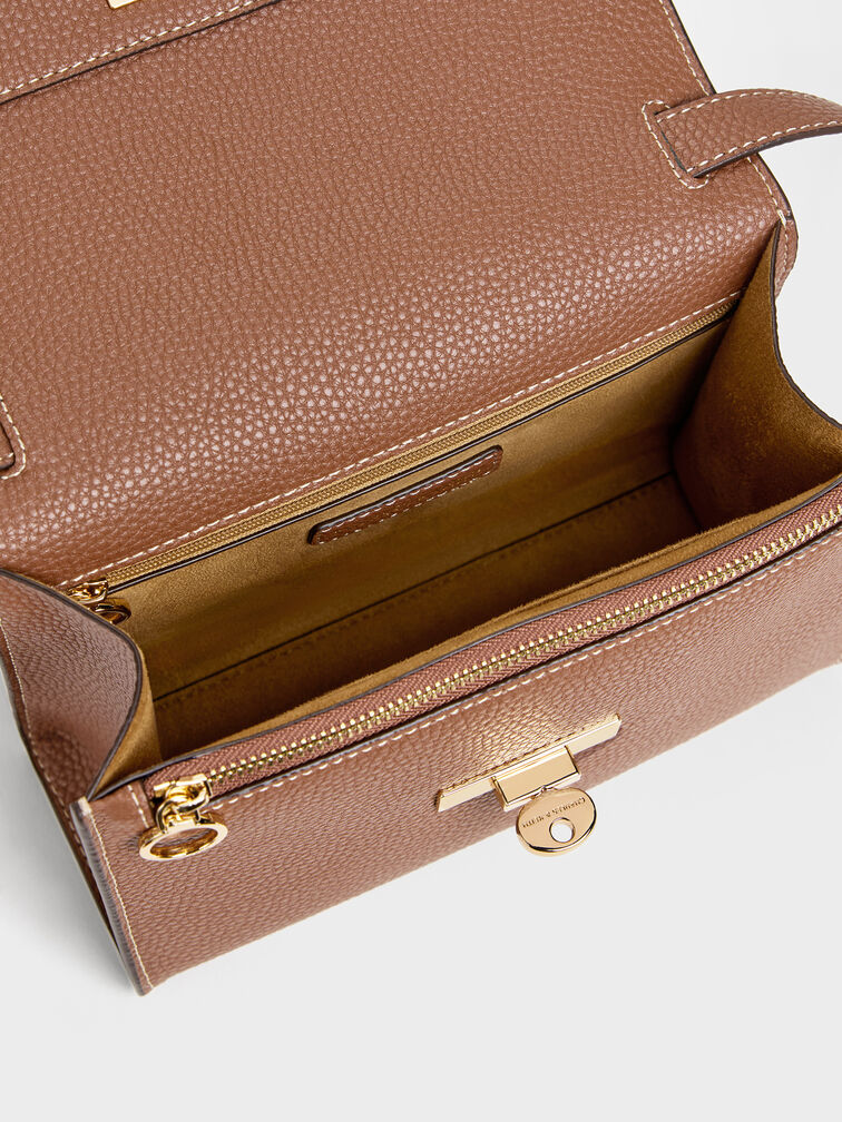 حقيبة كروس بودي تشانس بقفل دوار من الجلد المعاد تدويره, شوكولاتي, hi-res