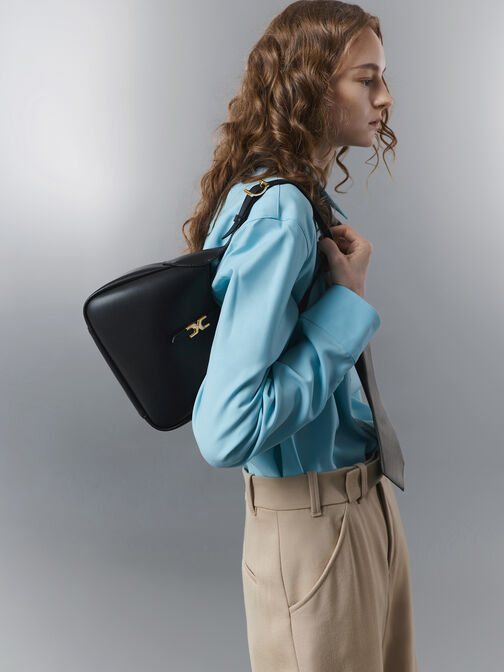 شنطة هوبو ميني أدالين بمشبك معدني وحزام, أسود, hi-res