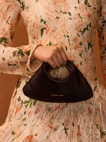 حقيبة من الساتان مزينة بالكريستال ومزوّدة بحزام سلسلة قابل للفصل يمكن حملها بطريقتين, أسود, hi-res