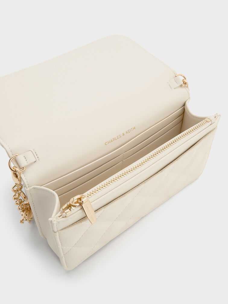 محفظة آرييتي مبطنة بتطريز مزودة بسلسلة للحمل على الكتف, كريمي, hi-res