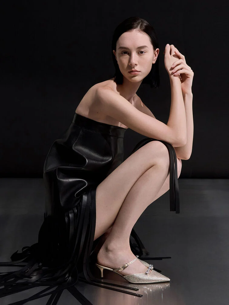 حذاء ميول نسائي بكعب قطة مصنوع من بوليستر معاد تدويره ومزين بالكريستال وفيونكة - بلون رملي - تشارلز آند كيث 