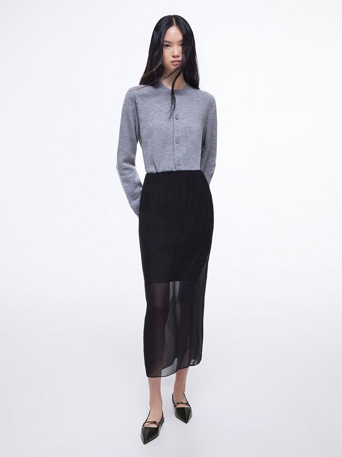 ذاء باليه نسائي مفتوح من الخلف مزين بشريط معدني – باللون الأسود – تشارلز آند كيث