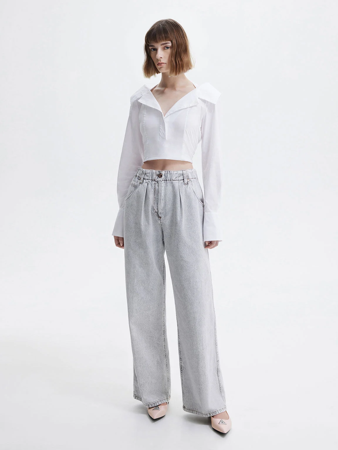 أحذية ترايس مسطحة نسائية بمقدمة مدببة وزخرفة معدنية بلون نيود – تشارلز آند كيث